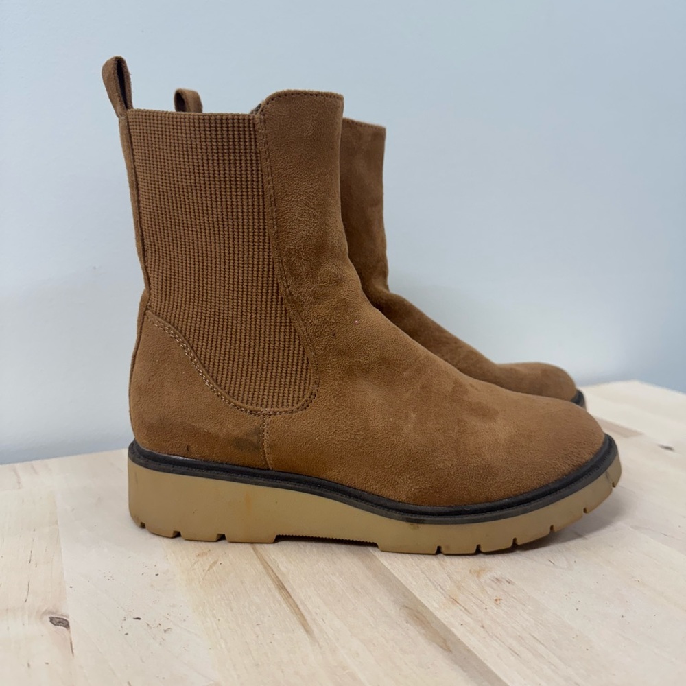 Cat & Jack Wedge Faux Suede Girls Boots size 2